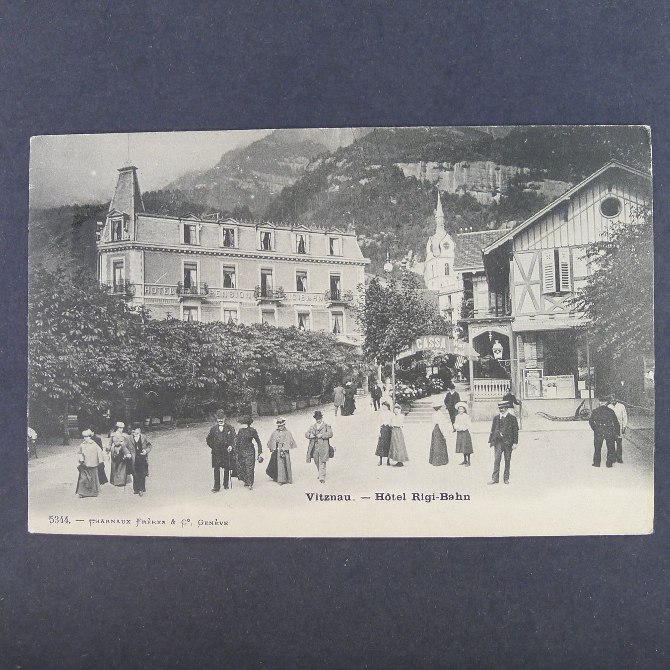 Cartoline postali: 1903, Vitznau HOTEL RIGI-BAHN, Ansichtskarte belebt – Usato da Ebikon venduto da SilvioFreund