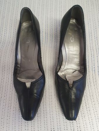 Elegante schwarze Leder Pumps Ara Gr. 38