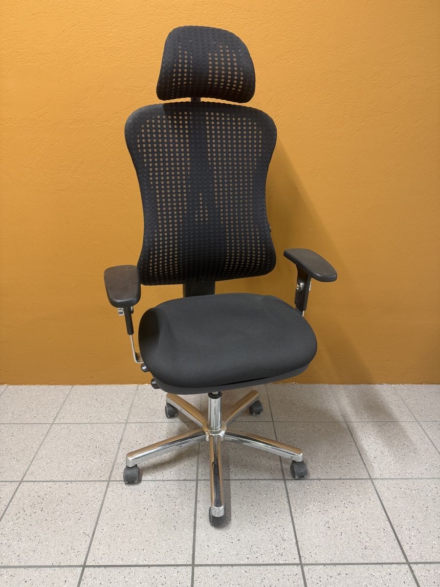 Chaises: Bürostuhl mit Kopfstütze – Défectueux à Toffen par Margoline