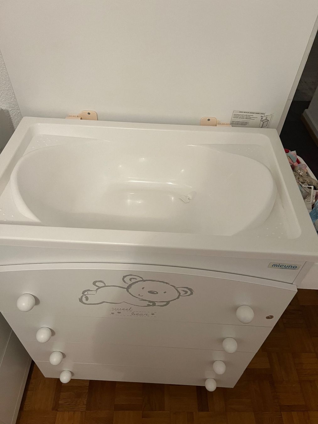 Cassettiere: Commode à langer avec baignoire, blanc – Usato da Lausanne venduto da arm_7t8p 1