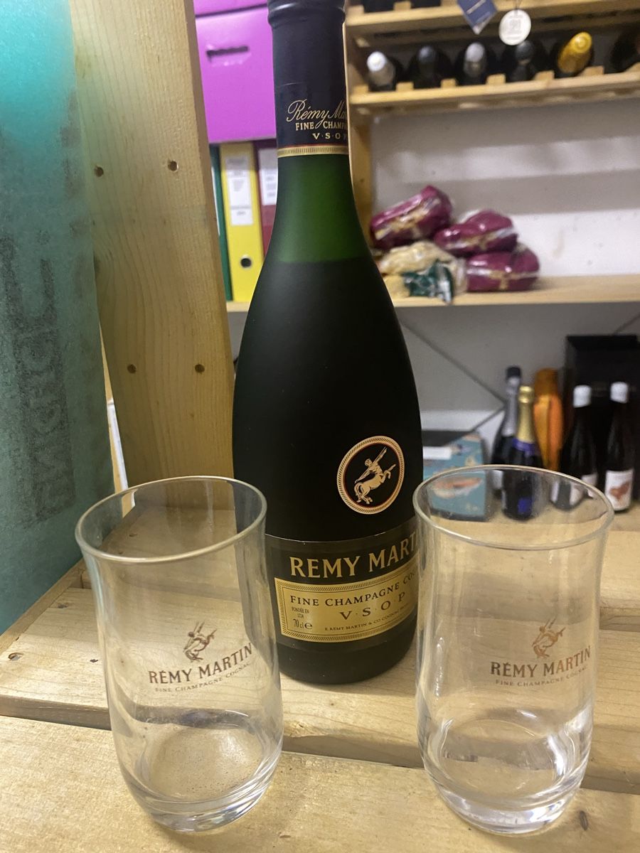 Rémy Martin Bevande alcoliche: Rèmy Martin VSOP Cognac Flasche mit 2 Gläser – Nuovo e nell'imballaggio originale da Aarau Rohr venduto da biccicalla 6