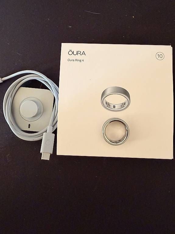 Oura Ringe: Oura Ring 4 Grösse 10 Brushed Silver – Gebraucht aus Pfäffikon ZH von jon_r7c8