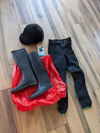 Reithosen, Reithelm, Reitstiefel