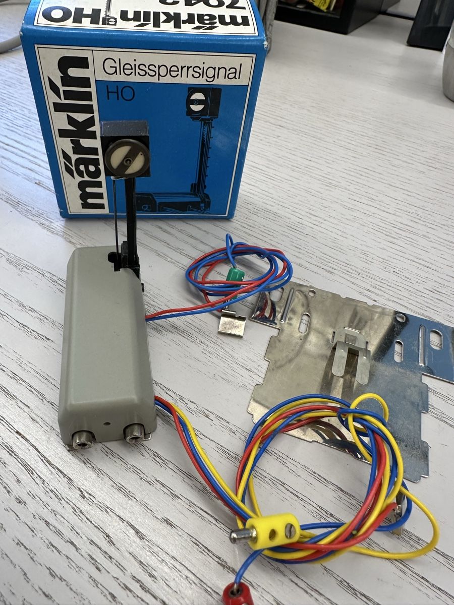 Märklin Modellini di ferrovie: Märklin 7042 Gleissperrsignal – Usato da Lupsingen venduto da New-Haven