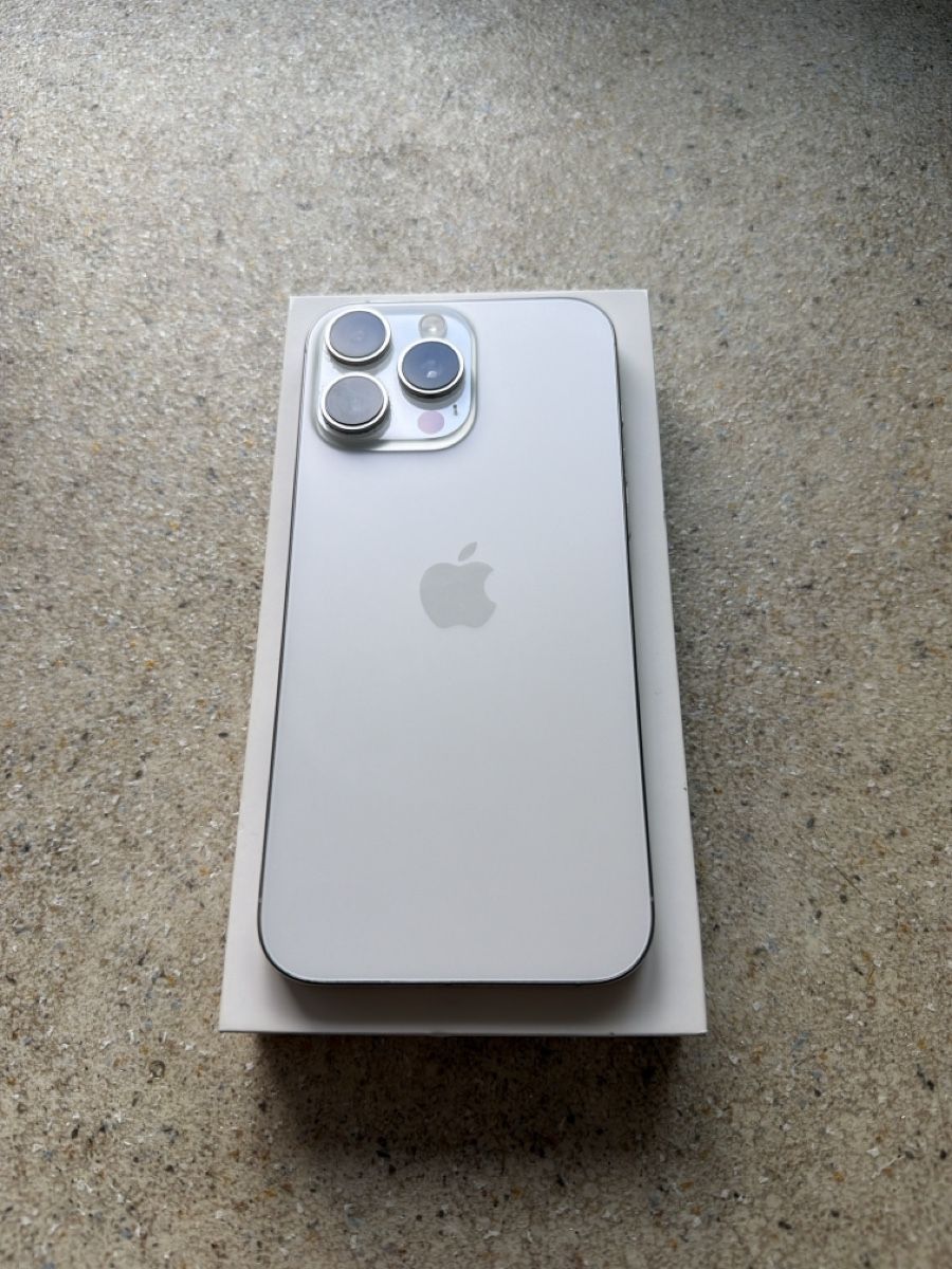 Apple Portables: iPhone 16 Pro Max – D'occasion à Regensdorf par dario5k