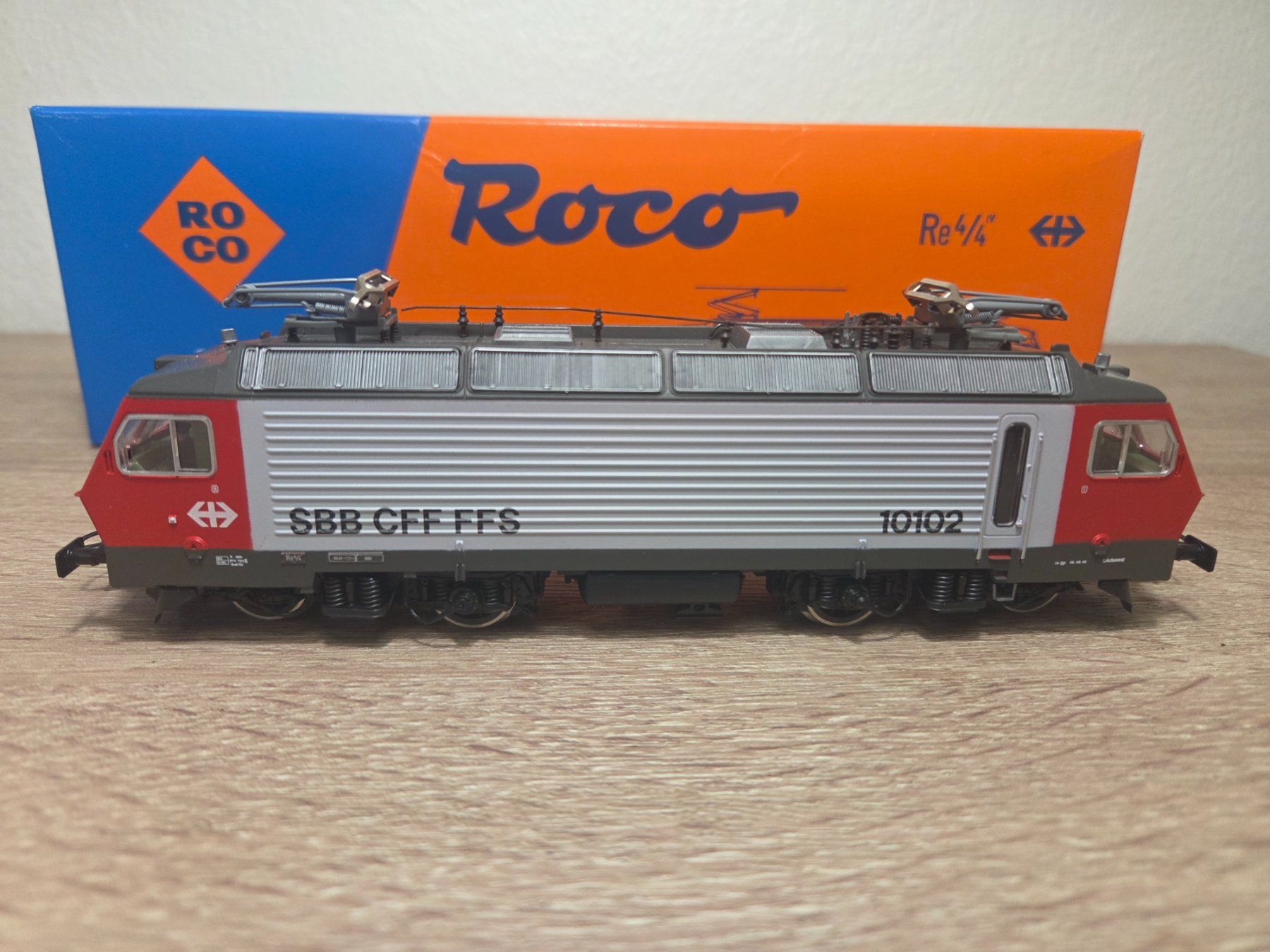 Roco Modellini di ferrovie: Roco 04178 A E-Lok 10102 SBB H0 (1) – Usato da St-Aubin-Sauges venduto da Lo_Go