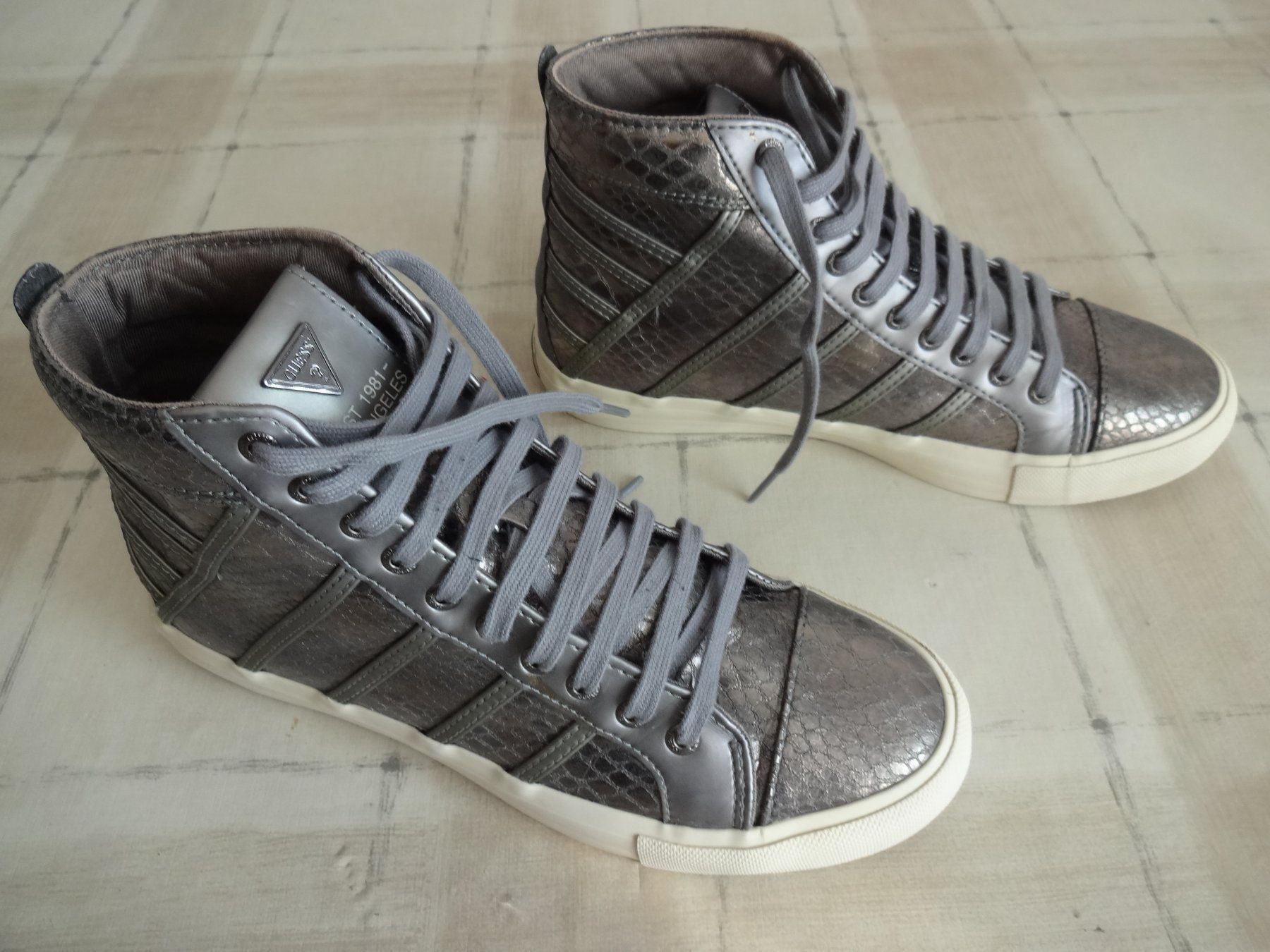 Guess Scarpe da uomo: ** GUESS ** Schuhe Nr.39 – Usato da Frauenfeld venduto da Jahy