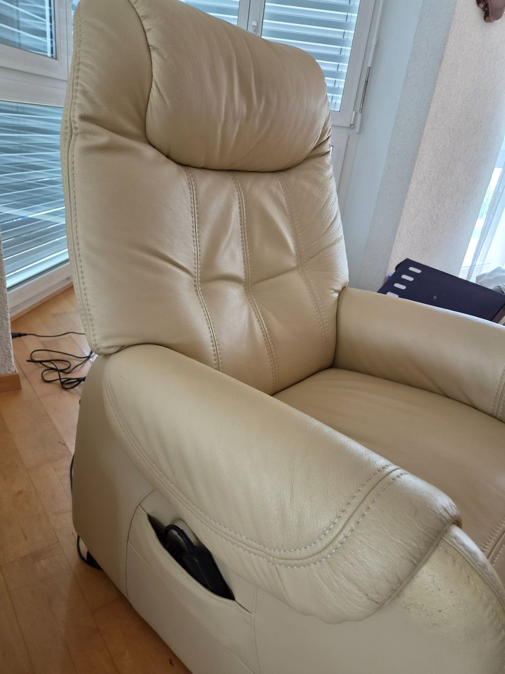 Sessel: Ledersessel beige mit Relaxfunktion Mönsted – Gebraucht aus Kloten von soat 2