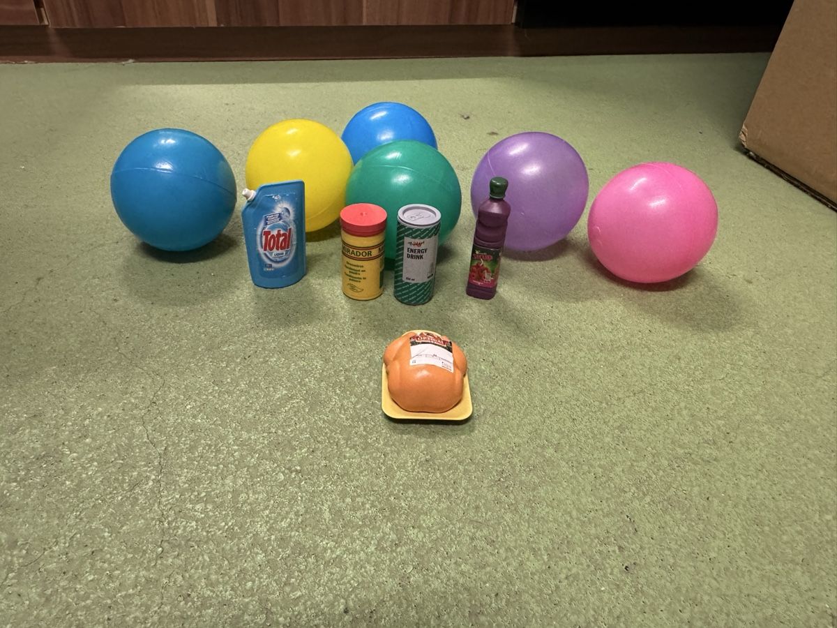 Spielzeuge: Spielzeuge Lebensmittel & Bälle Set – Gebraucht aus Jona von Good_luck_
