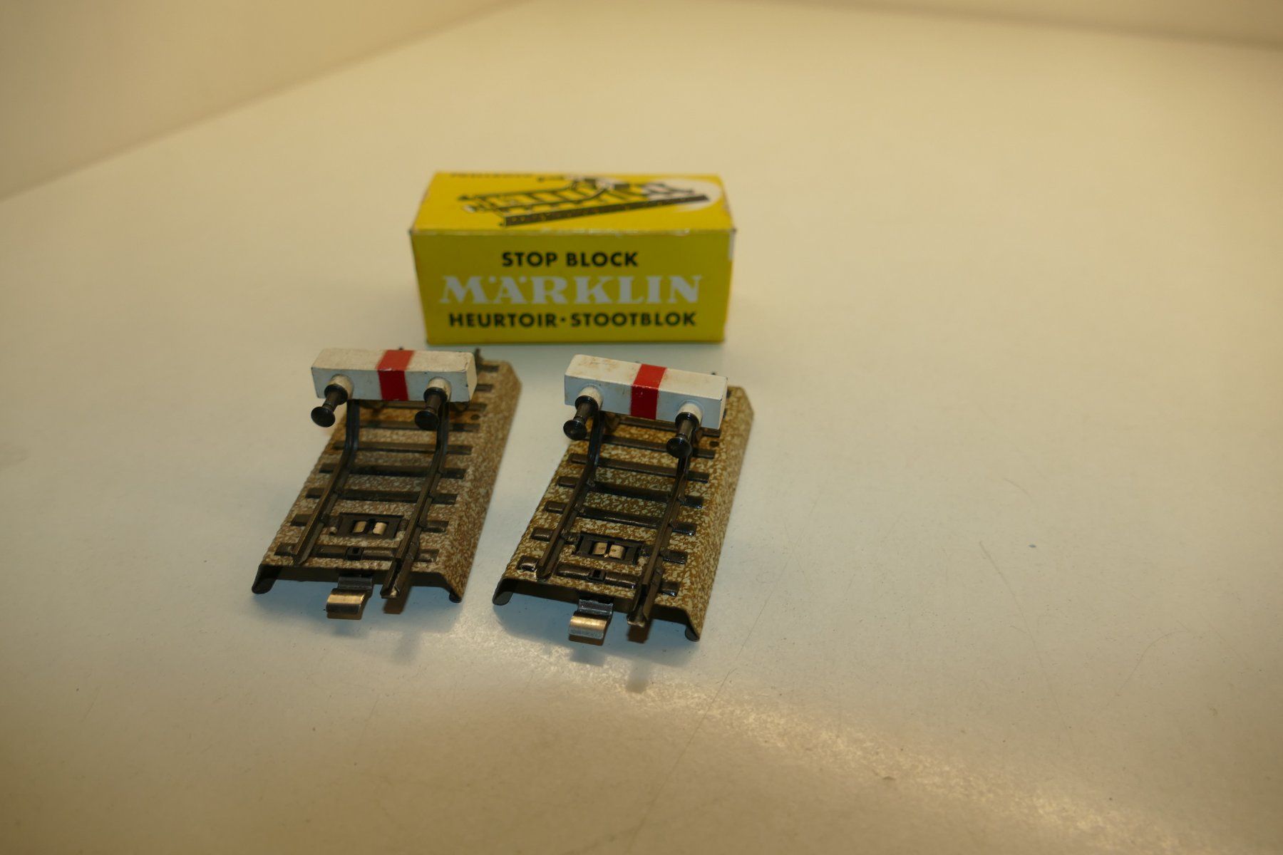 Märklin Modelleisenbahnen: Märklin H0: 2xM-Prellbock Einheit 1 – Gebraucht aus Niederhasli von rail-duerst