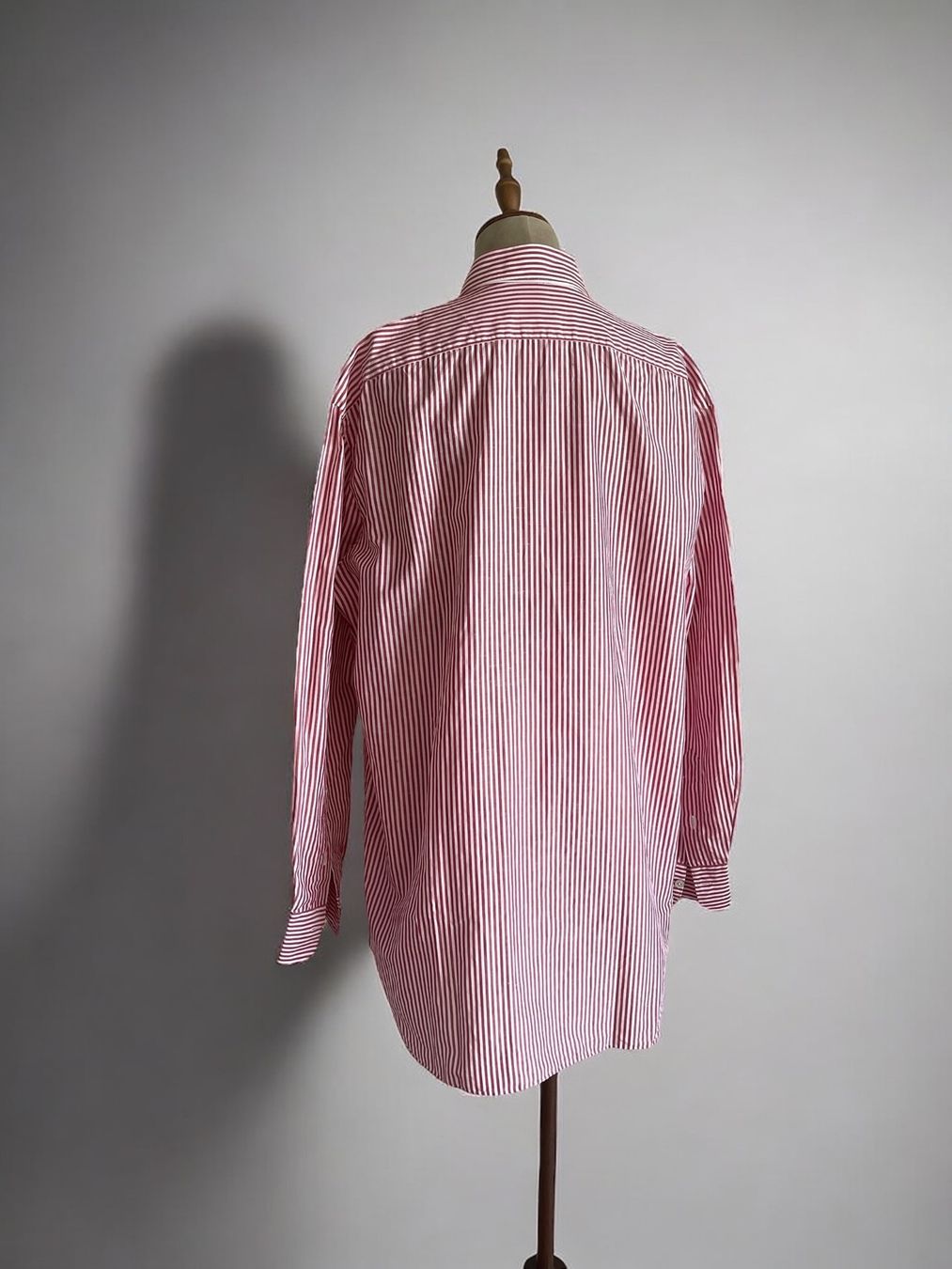 Kiton Camicie: Kiton Button Down Leinen Hemd / gestreift rot - weiss – Usato da Zürich venduto da Recode.Fashion 7