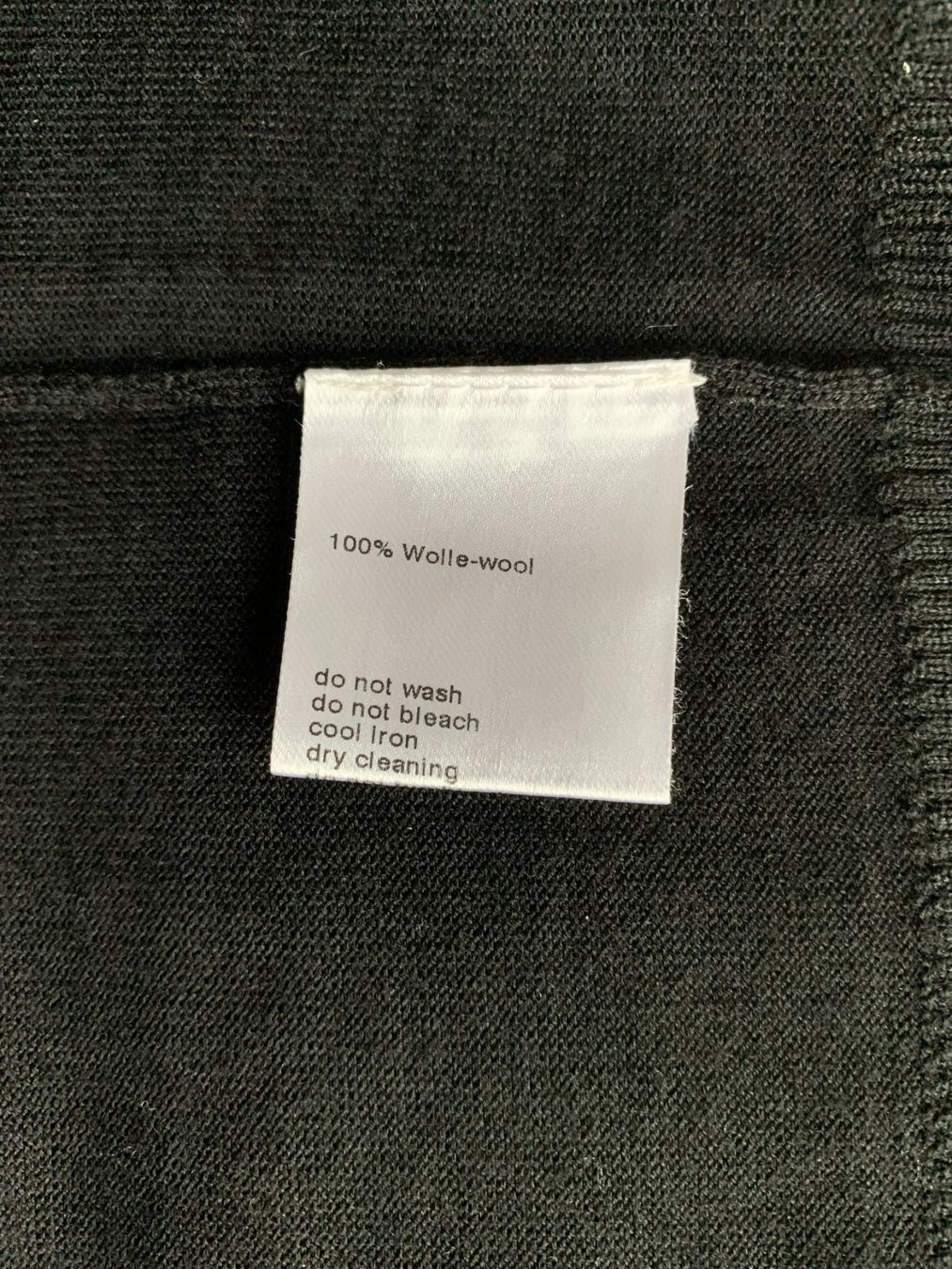 Akris Maglioni & Felpe: AKRIS: Edler schwarzer Woll-Pullover, NP 530.00 – Nuovo (secondo la descrizione) da Luzern venduto da designluzern 7
