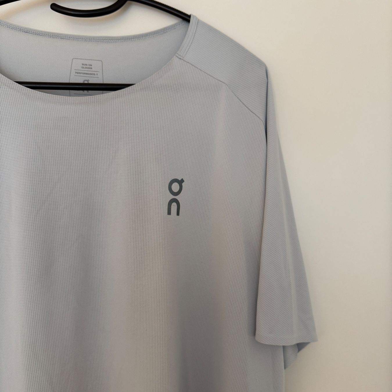 Leibchen & Hosen: On Performance-T – Gebraucht aus Uster von basquiat_ch 2