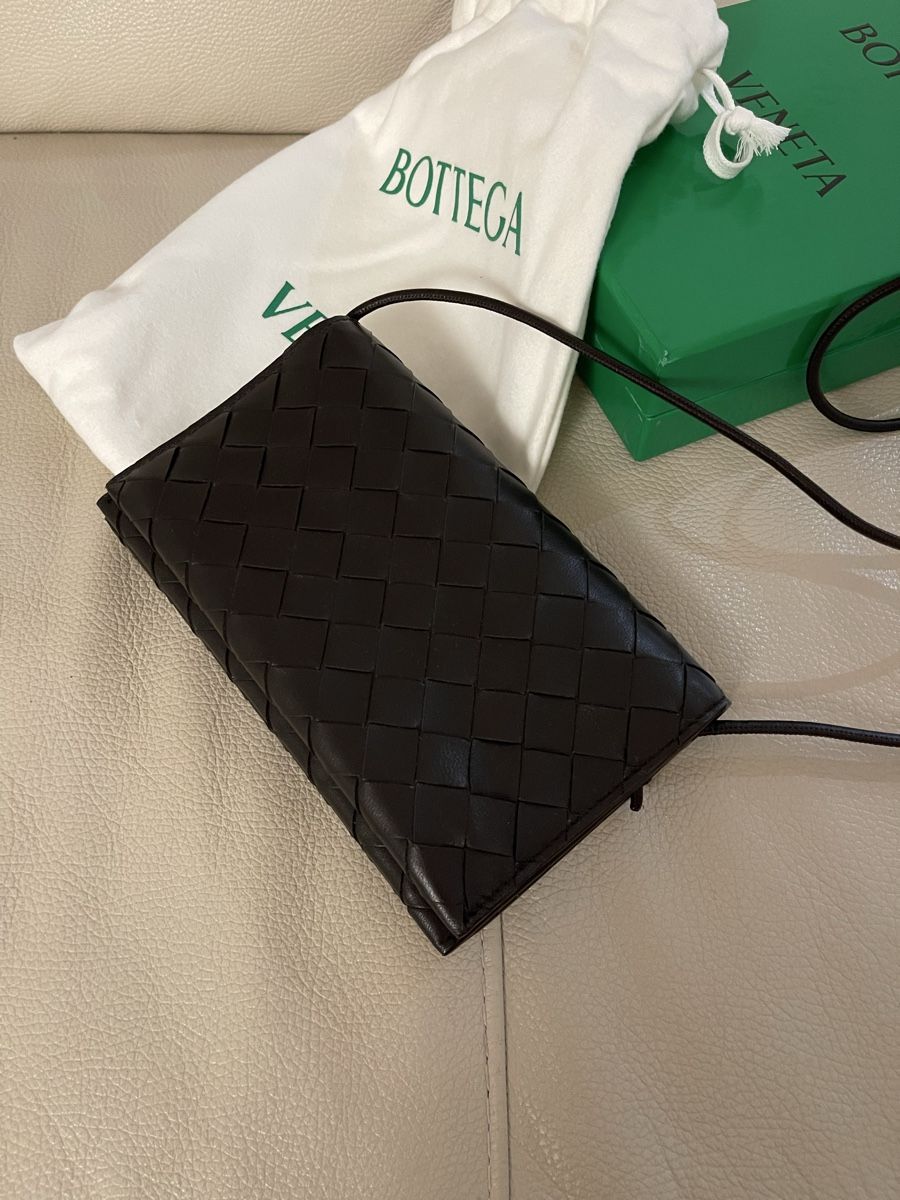Bottega Veneta Taschen für Damen: Bottaga Veneta Pouch mit Riemen NEU – Neu und originalverpackt aus Wichtrach von Adriana222 1