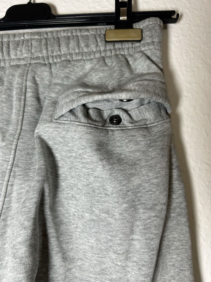 Nike Pantaloni: Nike Jogginghose Grösse M grau – Usato da Bern venduto da sor_5lyt 4