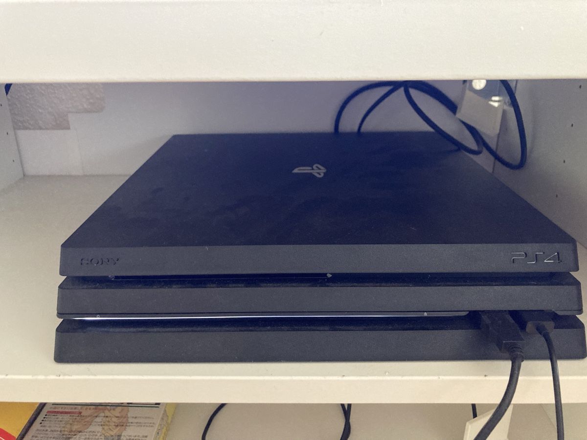 Sony Consoles: PS4 PlayStation mit games - 2 kontroller – D'occasion à St. Gallen par Parrotb