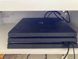 PS4 PlayStation mit games - 2 kontroller
