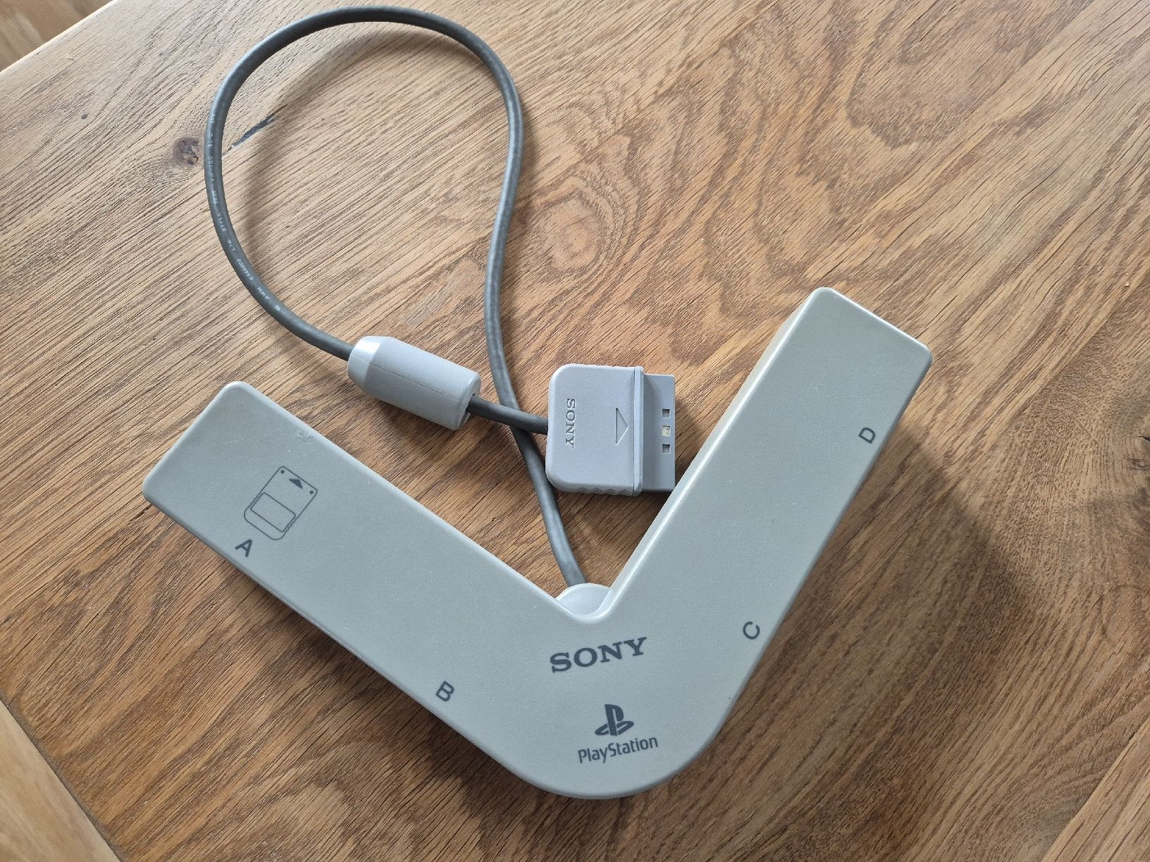 Sony Controller: Sony Multitap für Playstation 1 – Usato da Gümligen venduto da kurt2591989