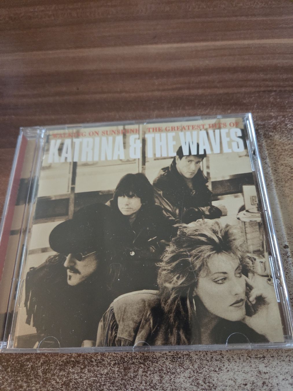 CDs: Katrina & The Waves - Walking On Sunshine – Gebraucht aus Wattenwil von Mage66