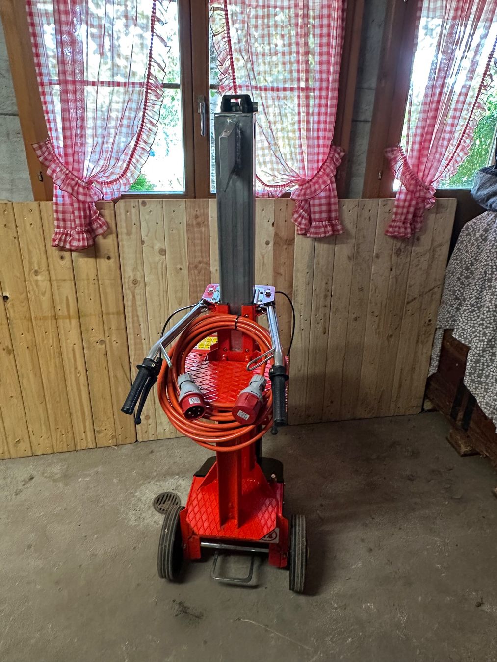 Tutte le macchine: Holzspalter 8,5Ton – Usato da Huttwil venduto da Ente1234 5