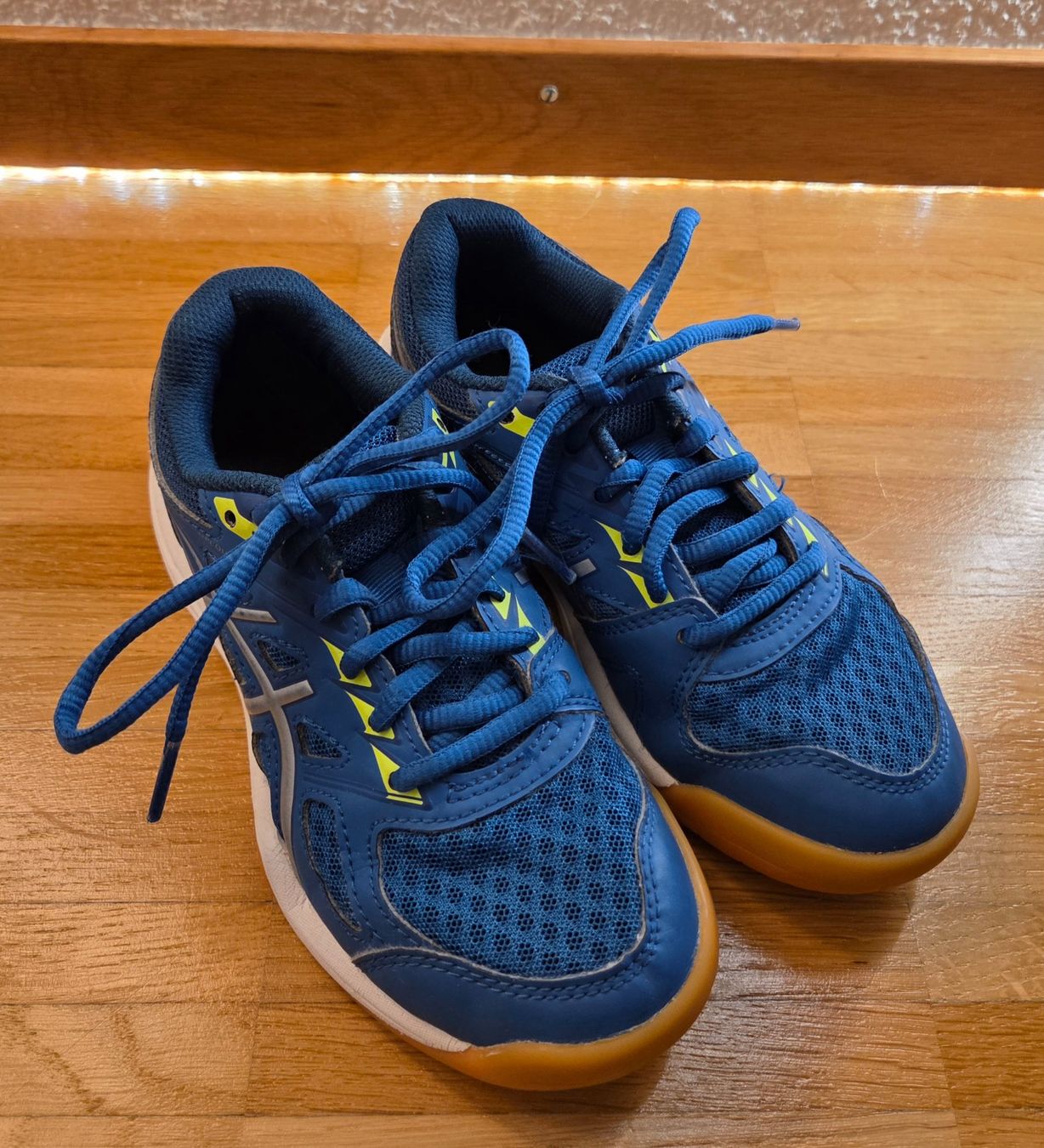Asics Scarpe per ragazzi: Asics Hallenschuhe Gr. 32.5 – Usato da Bülach venduto da Goldfishli