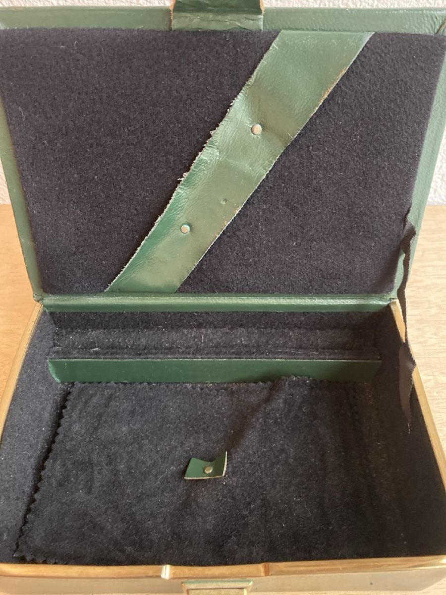Coffrets à bijoux: Alte grüne Schmuckkiste mit Interior aus Samt – D'occasion à Burgdorf par gre_2ftz 1
