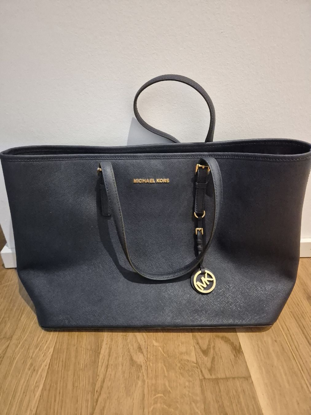 Michael Kors Taschen für Damen: Michael Kors Tote Bag, Navy, Excellent Condition. – Gebraucht aus Basel von and_zvv7