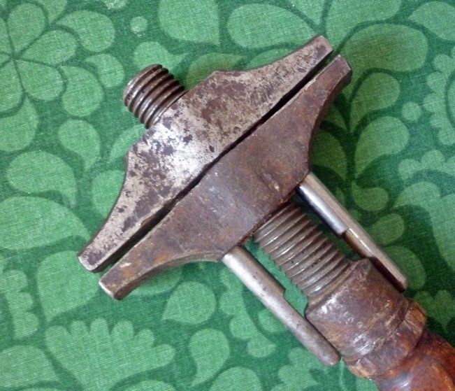 Alle Werkzeuge: Antiker Rollgabelschlüssel - Rohrzange – Gebraucht aus Adliswil von di_hans 1