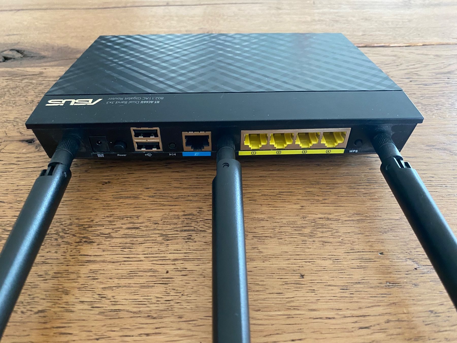 Asus Modems & Router: ASUS RT-AC66U 802.11AC Gigabit Router – Gebraucht aus Nürensdorf von  1