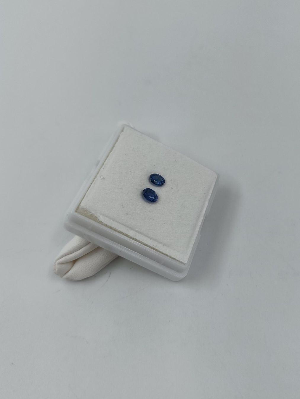 Edelsteine: 2 BLAUE OVALE SAPHIRE 0.96 CT. – Gebraucht aus Luzern von EdiGem 2
