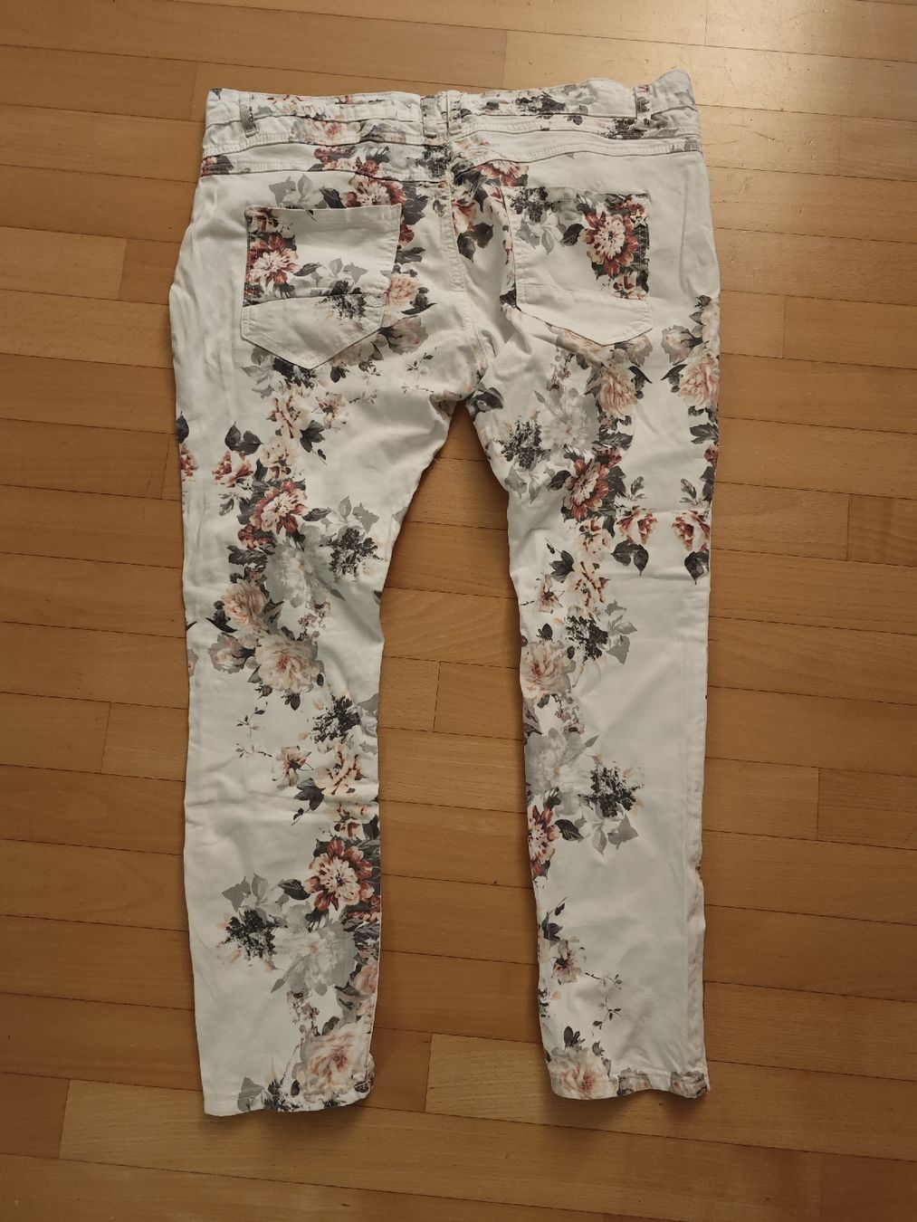 Pantalons: Hose Blumenmuster 42 – D'occasion à Sissach par sasocla 1