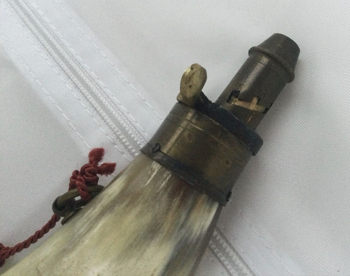 Bouteilles: Antique powder flask. – D'occasion à Tannay par WhyNotBuy 3