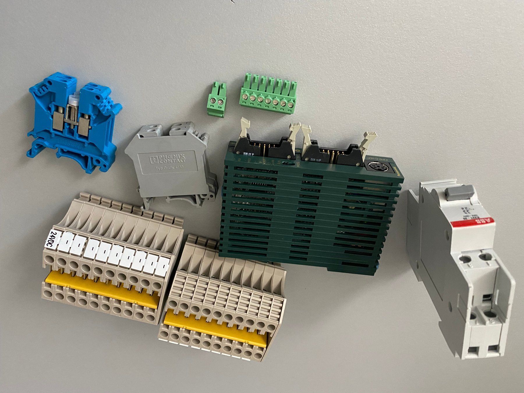 Stromzufuhr: Panasonic FP0-C16 - A Control Unit und Diverses Zubehör – Gebraucht aus Langwiesen von Restposten-24