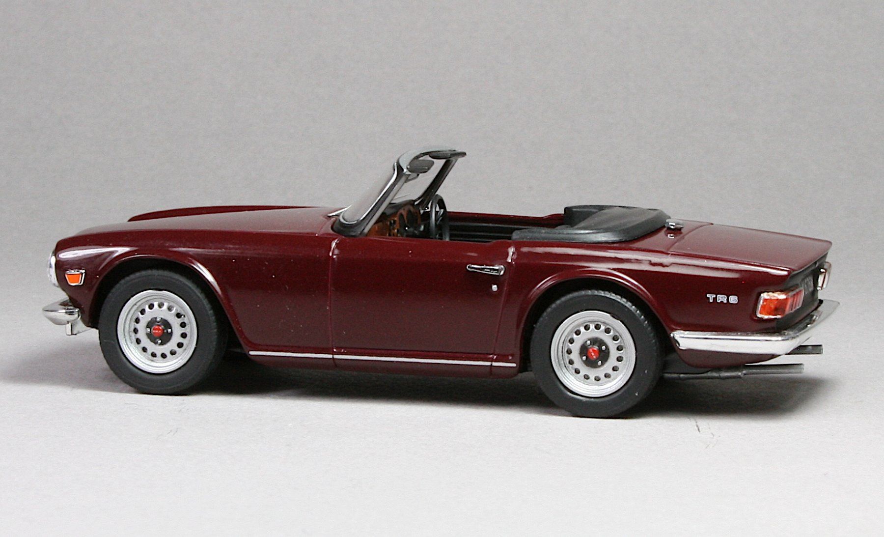 Triumph Modellini d'auto: Vanguards 1:43, Triumph TR6 – Nuovo e nell'imballaggio originale da Elsau venduto da Peekay8 8