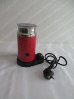 Knallroter Nespresso Milchschäumer, deutscher Stecker!