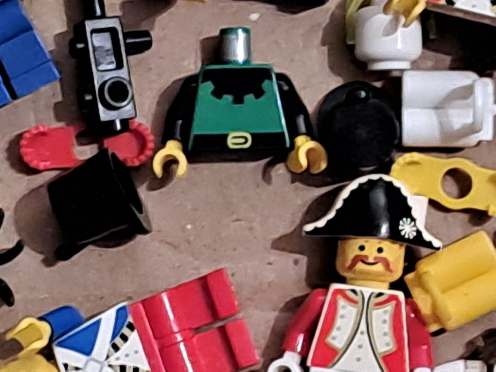 Lego Jouets: Lego Figuren Teile  Versand möglich – D'occasion à Kestenholz par Knox1973 1