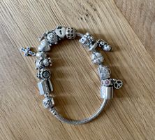 Pandora Armband mit 14 Charms