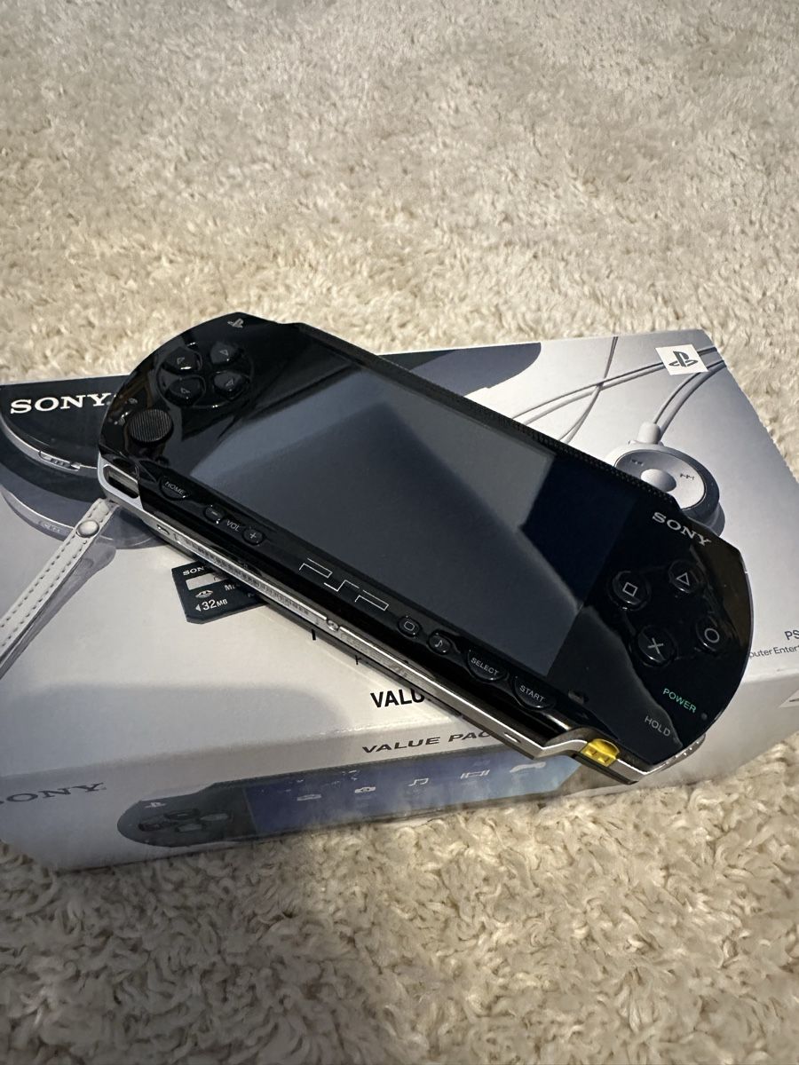 Sony Console: PSP 1004 - OVP + 2 games – Usato da La Tour-de-Trême venduto da Amarokc_Game 3