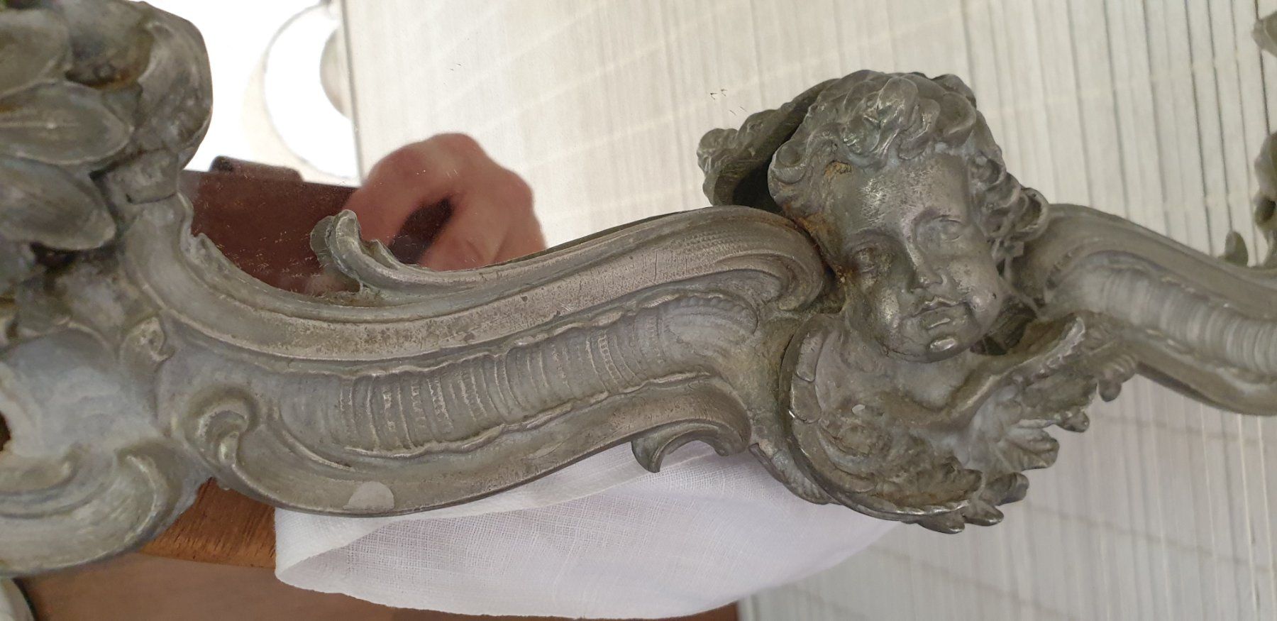 Specchi: Antiker Spiegel mit Engel Putti Figuren – Usato da Emmen venduto da Brockofsky 2