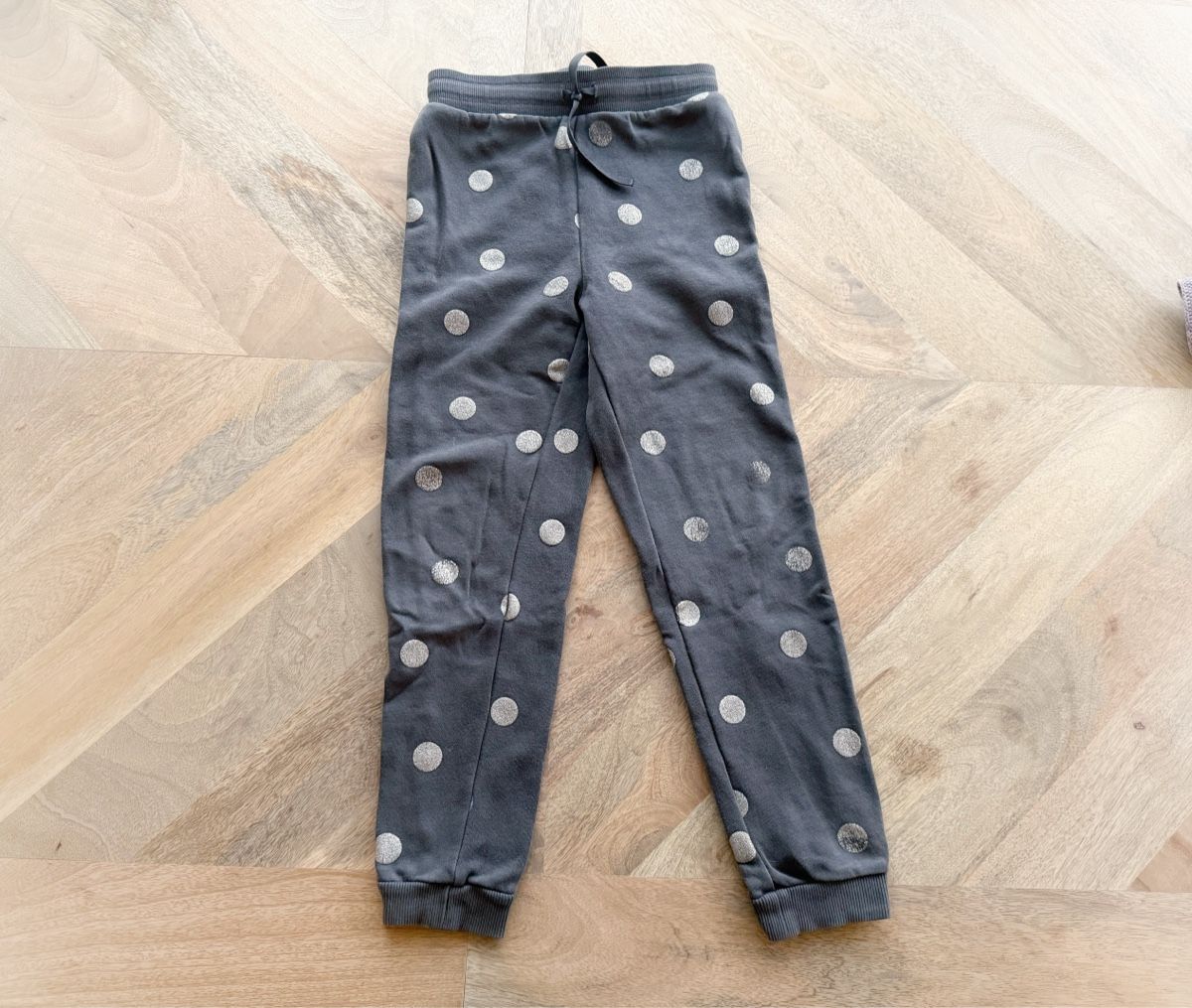 H&M Pantaloni: Jogginghose Mädchen Gr. 128 – Usato da Eggenwil venduto da Lissi82