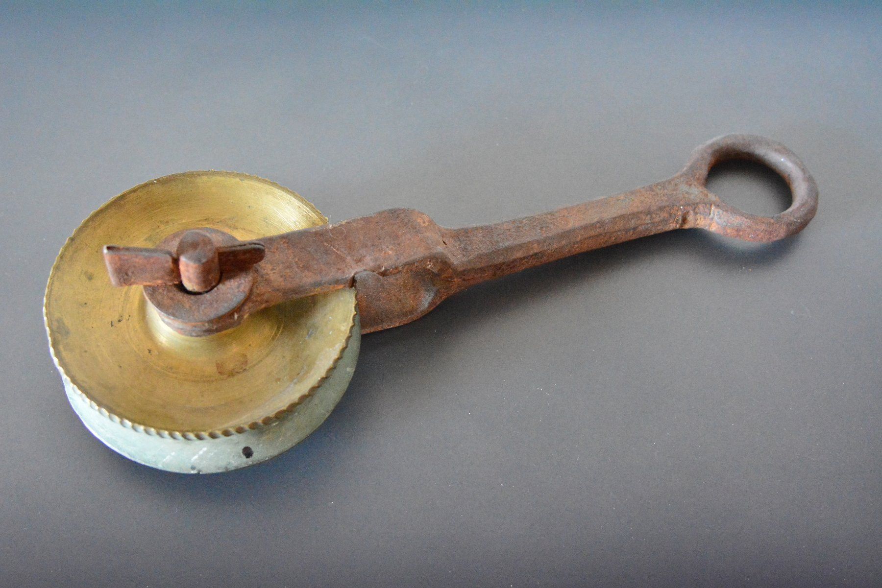 Tutte le decorazioni: Antike Schiffs-Blockrolle – Messing – Usato da Derendingen venduto da emmenwasser