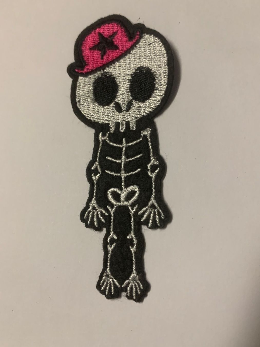 Placchette & Badge: Skelet Girl Badge – Nuovo e nell'imballaggio originale da Ostermundigen venduto da Mcone