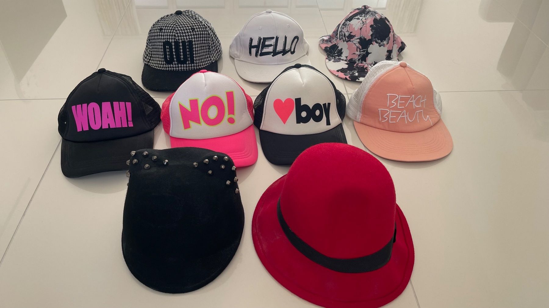 Chapeaux, bonnets & casquettes: 9 Damenhut – D'occasion à Rheineck par pssesolnet