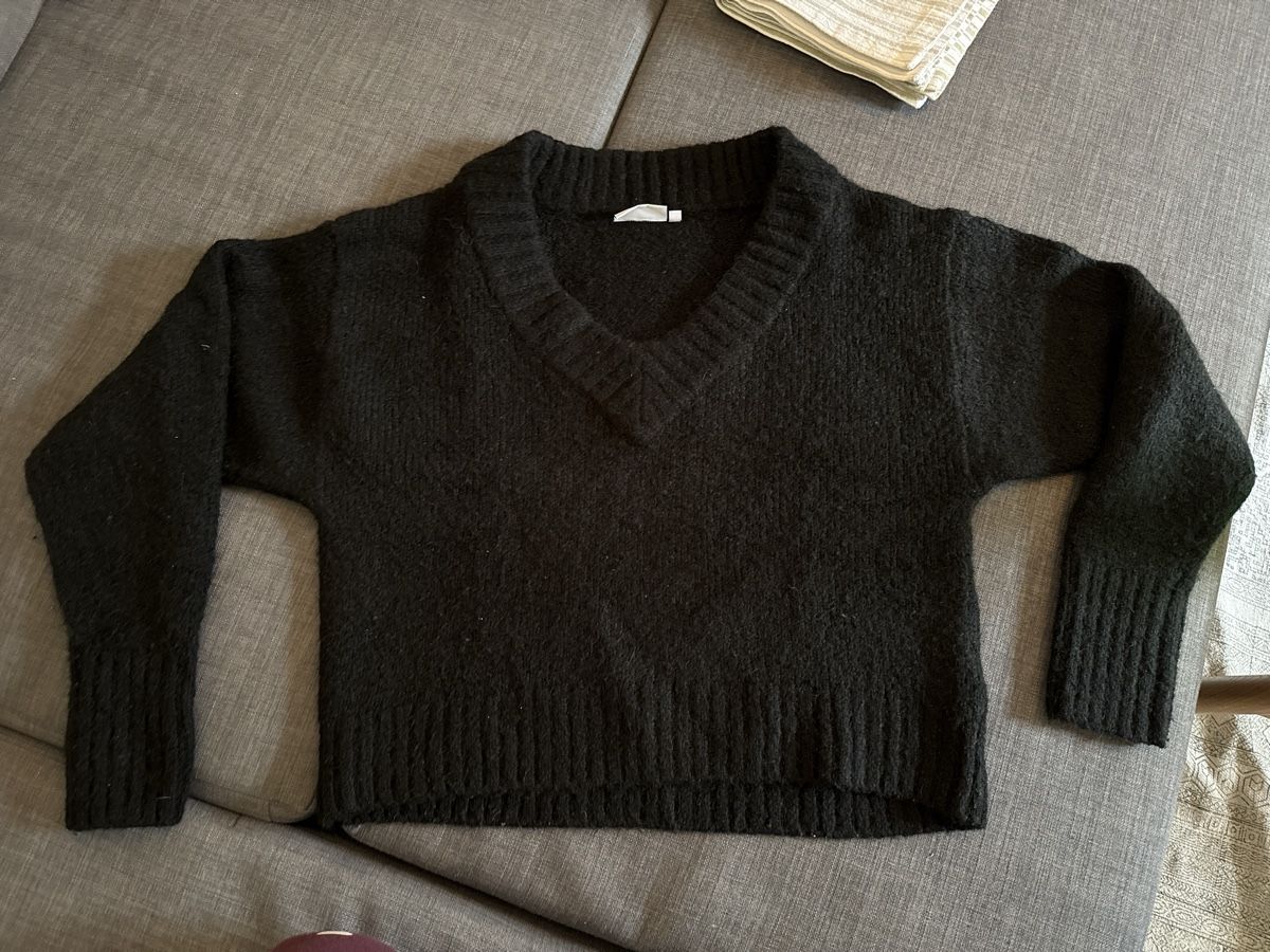 Weekday Maglioni & Felpe: Schwarzer Pullover mit V-Ausschnitt von Weekday, XS – Usato da Bern venduto da katystrophal