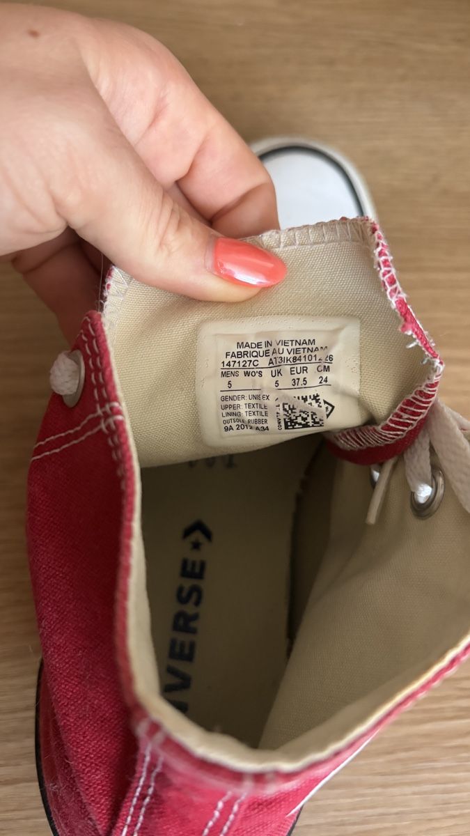 Converse Damenschuhe: Rote Converse Sneaker – Grösse 37.5 – Gebraucht aus Sirnach von Vikuyya 3