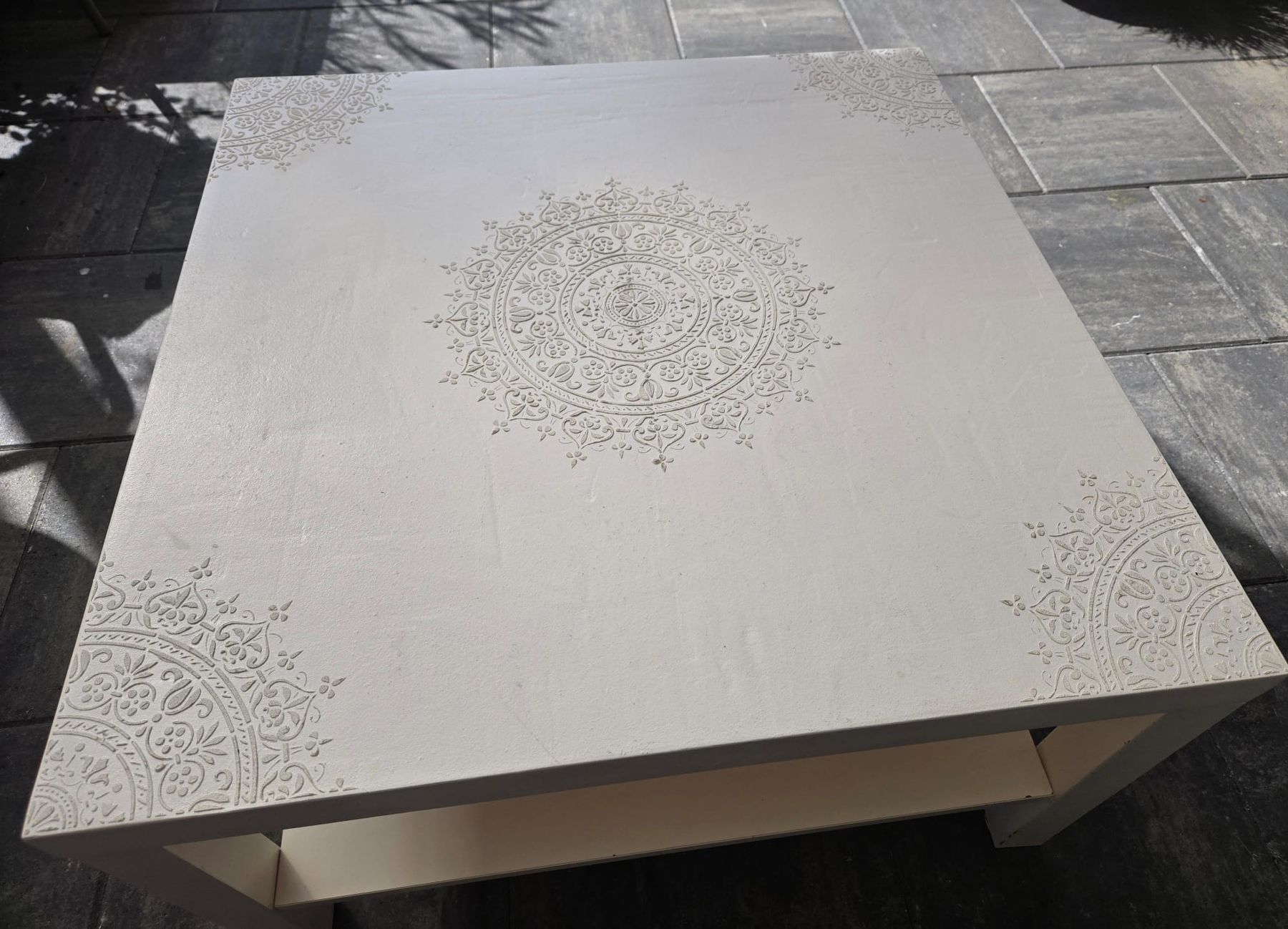 Tavoli: Schicker Sofatisch mit Mandala Muster – Usato da Rheinsulz venduto da Dred