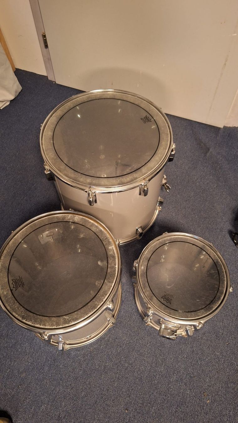 Strumenti musicali: Pearl Tom 10" 13" 16" – Usato da Jona venduto da PulsarRadiator 1