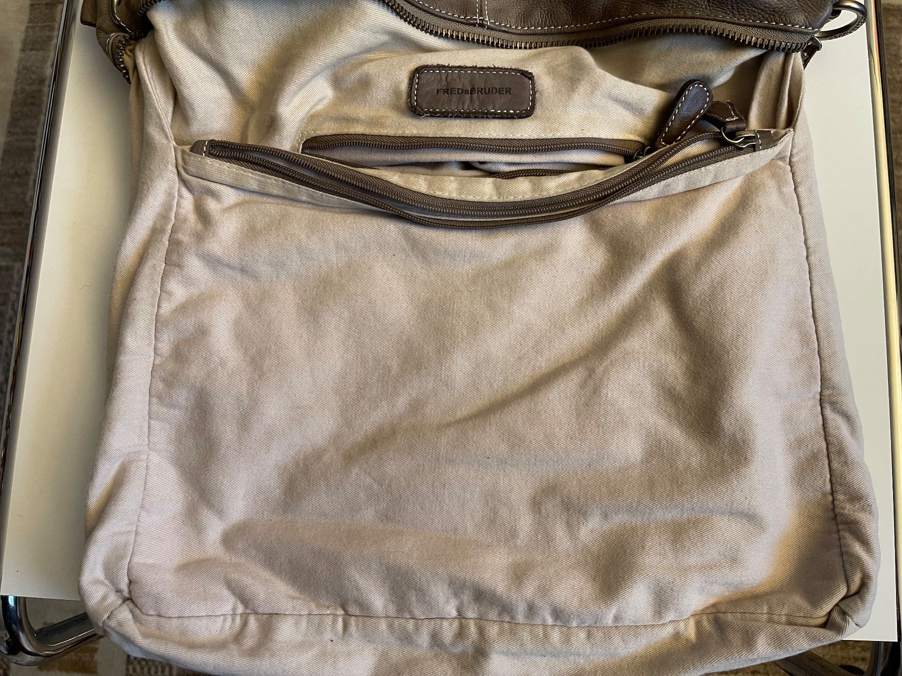 FredsBruder Borse da donna: FREDsBRUDER Handtasche Leder grau/braun – Usato da Meggen venduto da tulipe21 5