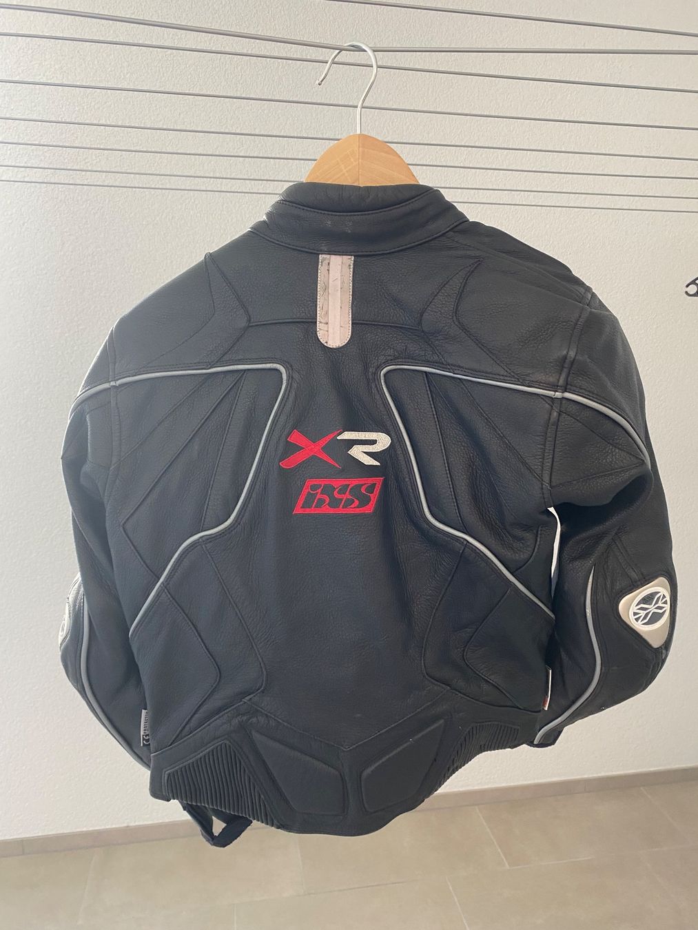 IXS Giacche: IXS Motorrad Lederjacke – Usato da St. Gallen venduto da flo_dpy9 3