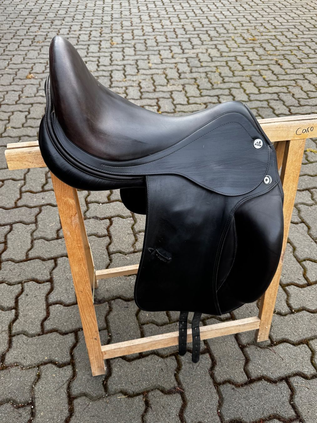 Sattel & Sattelzubehör: Schwarzer Dressursattel Prestige Monoblatt – Gebraucht aus Saland von Swiss_Lady95 1